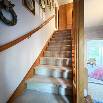 Treppe ins 1. OG